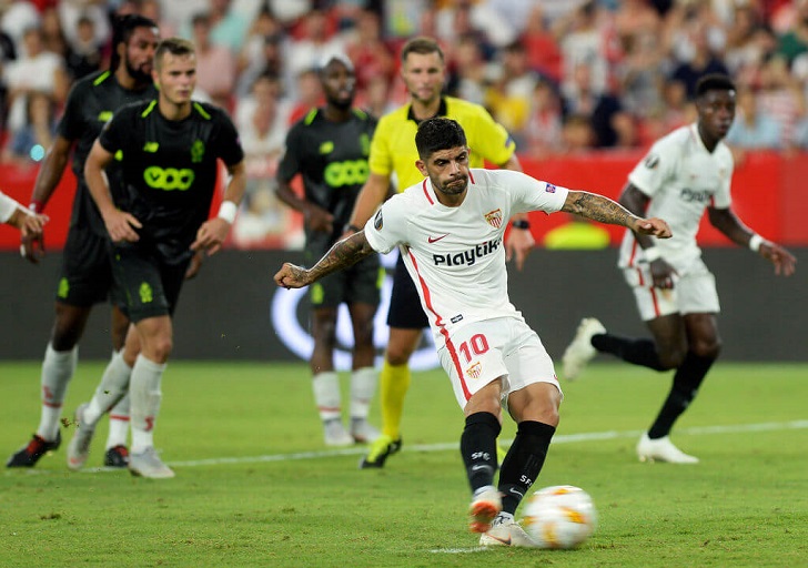 Ever Banega in action for Sevilla