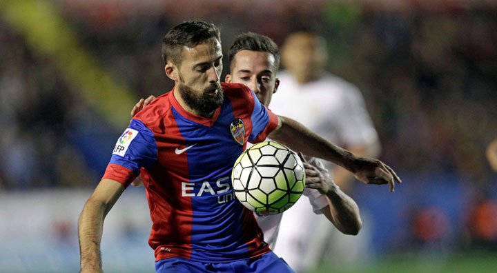 Jose Luis Morales in action for Levante