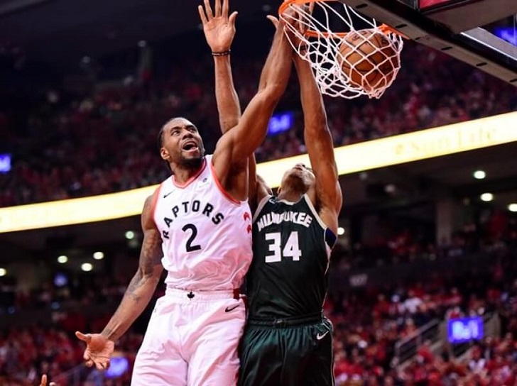 Kawhi Leonard in action for Toronto Raptors.