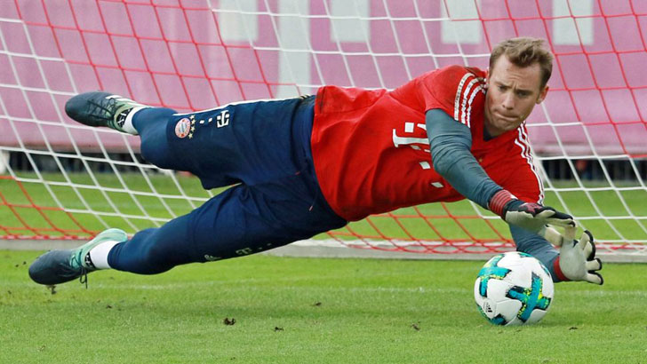Manuel Neuer in action for Bayern.