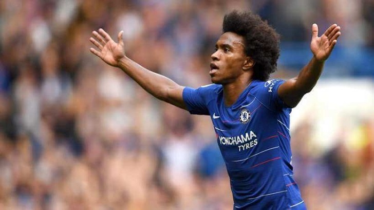 Willian in action for Chelsea.